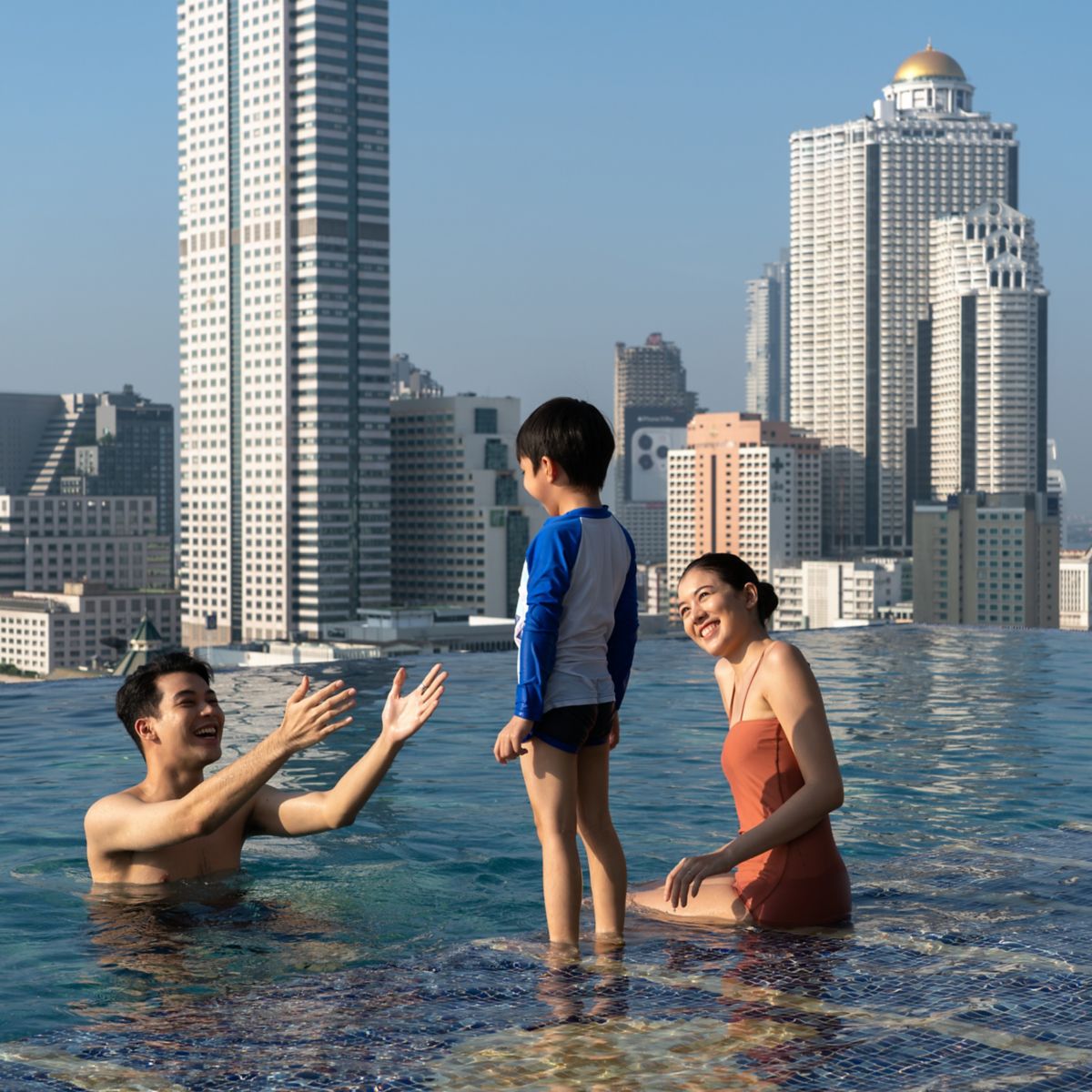 Infinity pool at Bangkok Marriott Hotel The Surawongse
